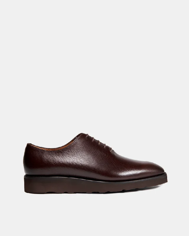 Men's Oxfords with a contrast stitching on the weltDark Brown Wholecut Oxford Lightweight Shoe