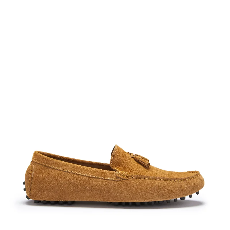 Suede men's loafers for a soft and luxurious feelTasselled Driving Loafers, tobacco suede