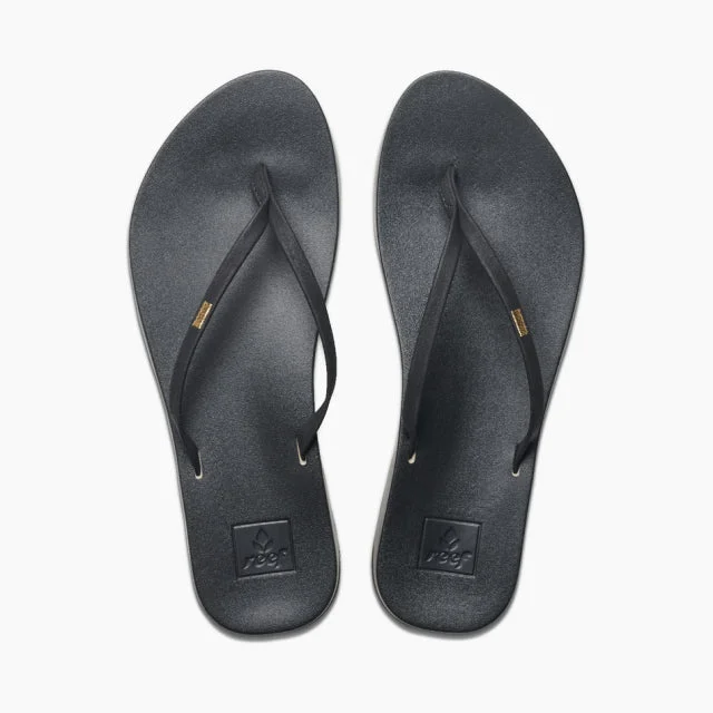 Men's sandals with a contrast stitching detailMen's sandals with a contrast stitching detailGirl's Cushion Slim