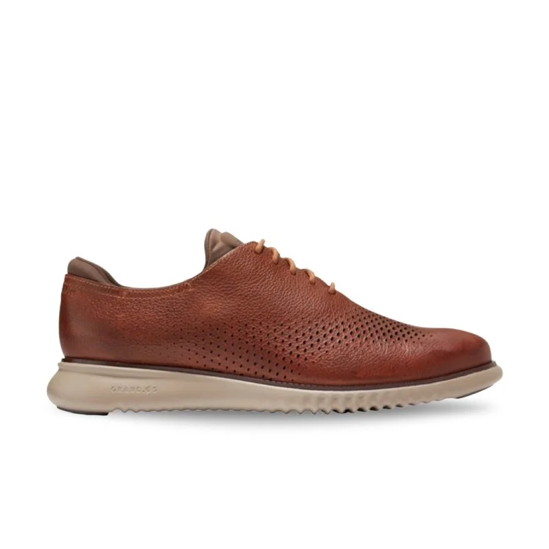 Men's Oxford shoes with a shock - absorbing insole and a leather liningCole Haan Men's 2.Zerogrand Lined Laser Wingtip - Pecan/Truffle