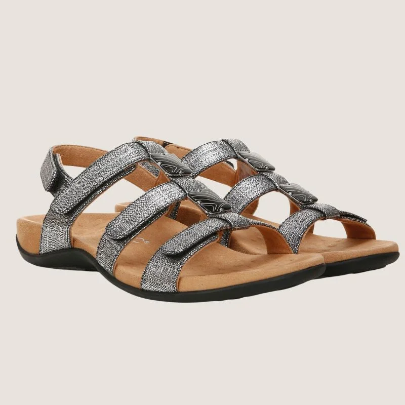 Men's sandals with a decorative buckle or charmVionic Amber Wide Sandal