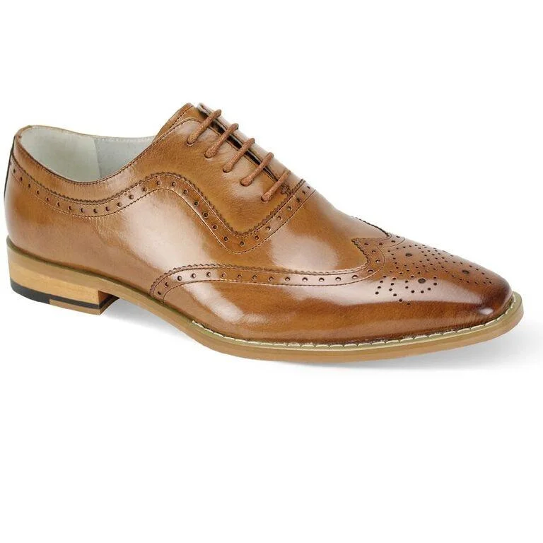 Men's Oxfords with a low - heeled design and a square toeGiovanni Ferrara