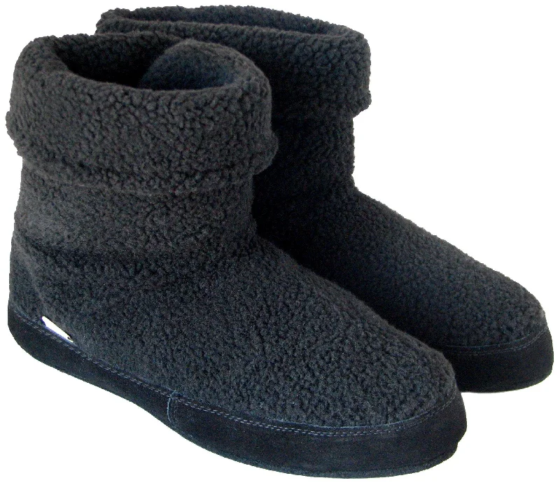 Leather men's slippers with a mule stylePolar Feet Men's Snugs - Black Berber