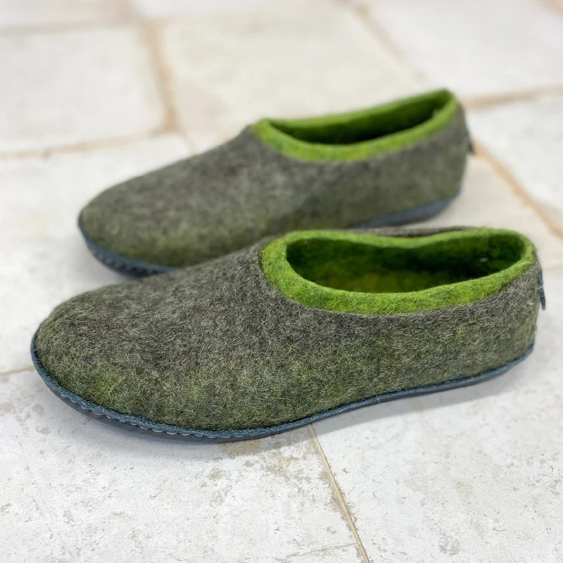 Men's slippers with a non - slip outsole for safety2in1 - Dual-Layered Felted Wool House Slippers for Men