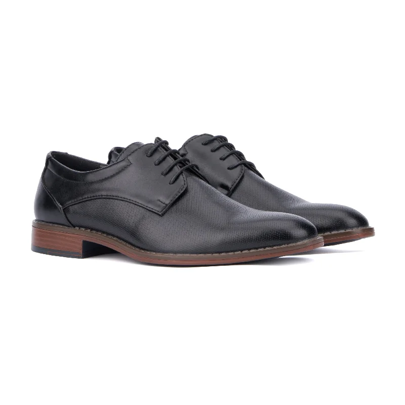 Men's Oxford shoes with a smooth leather upper and a leather soleMen's Atwood Dress Shoe