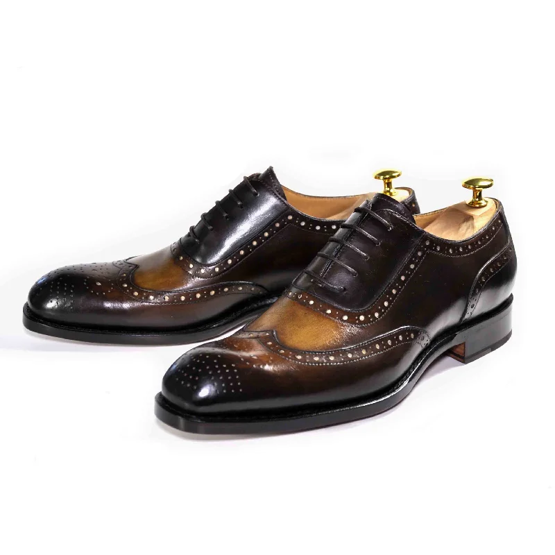 Men's Oxfords with a padded collar for a comfortable fitUgo Vasare H and H Wingtip Oxford