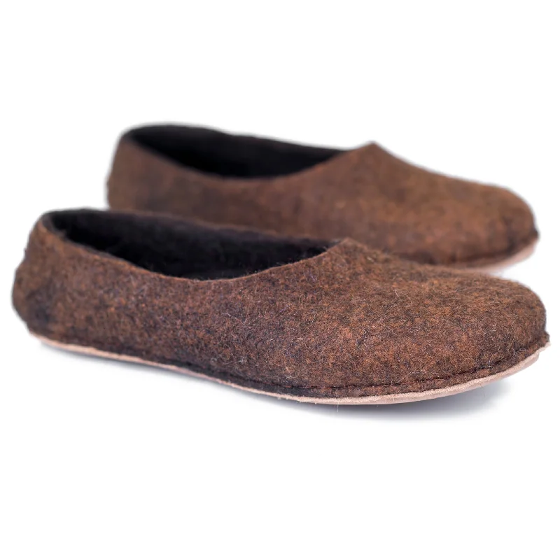 Men's slippers with a logo patch on the sideMen's Natural Alpaca wool slippers