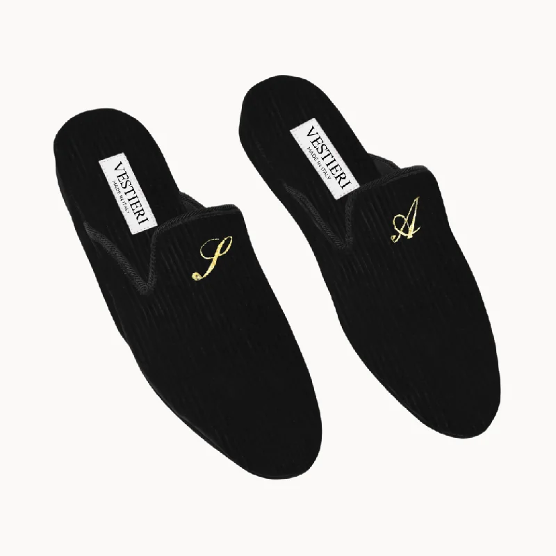 Men's slippers with a padded footbed for all - day comfortCottage Black Slippers