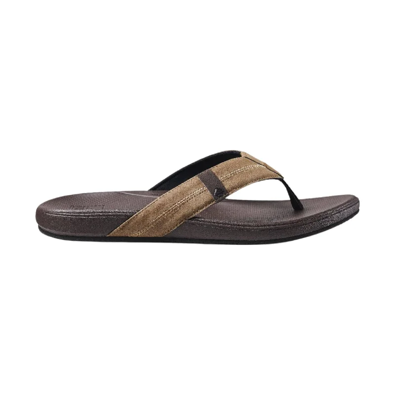 Men's sandals with a decorative buckle or charmMen's sandals with a decorative buckle or charmReef Men's Cushion Phantom 2.0 Flip Flop - Brown Leather