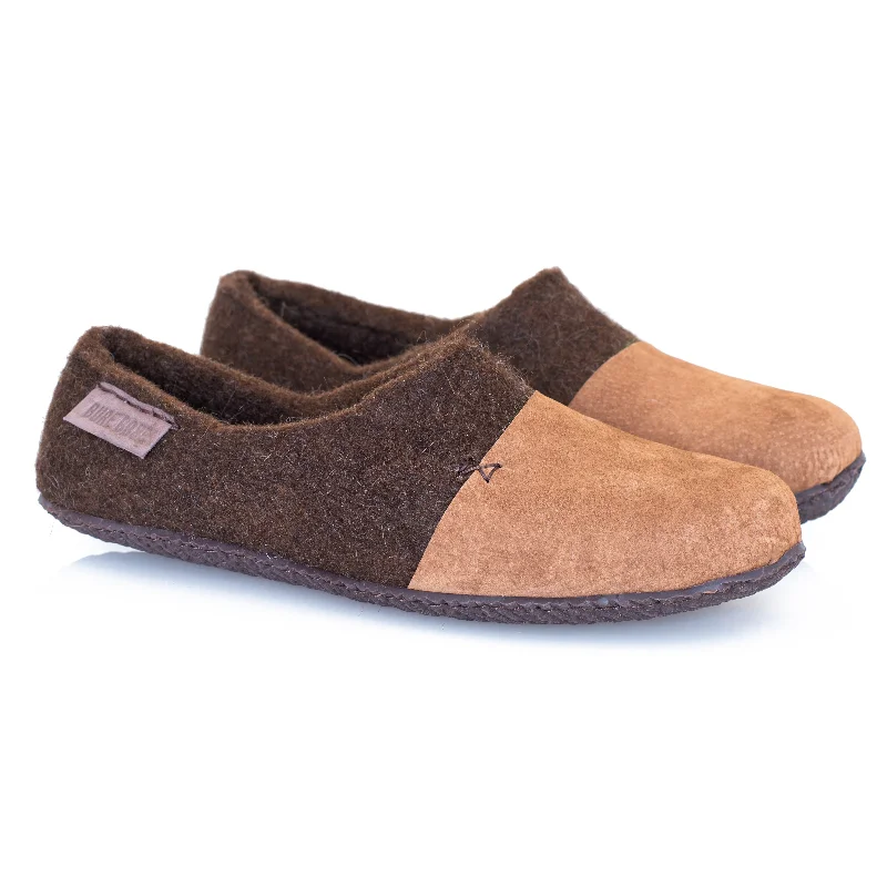 Men's slippers in a warm color like red or brownBrown WOOCAPS for Men