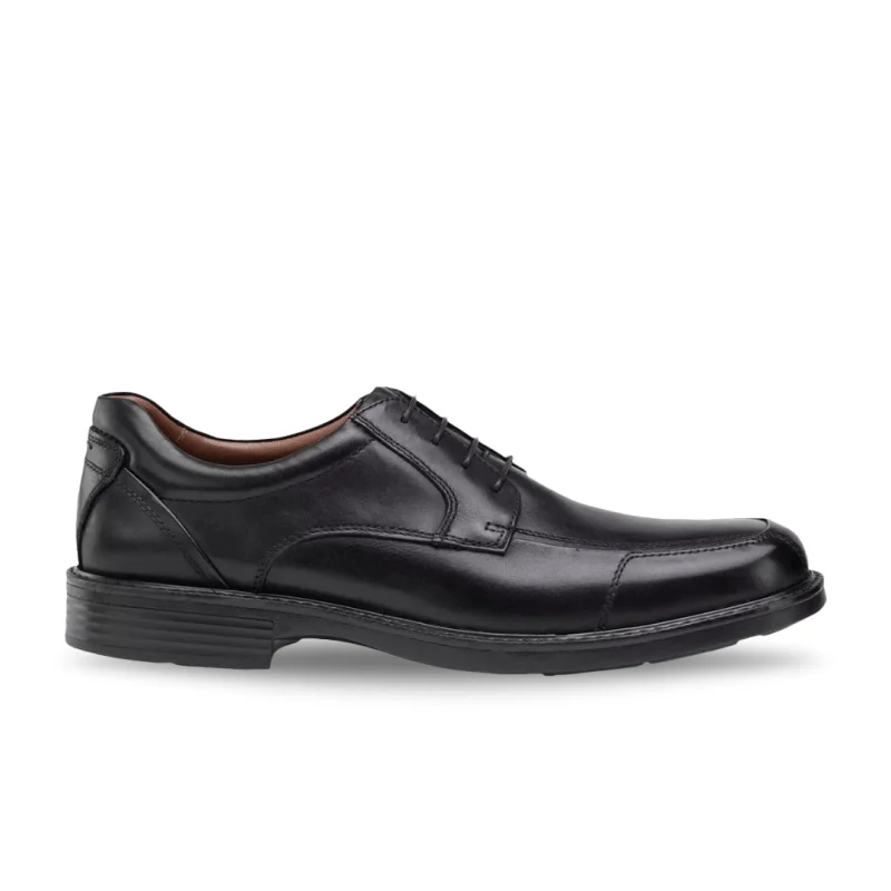 Men's Oxford shoes with a shock - absorbing insole and a leather liningJohnston & Murphy Men's XC4 Stanton Moc Lace-Up - Black Waterproof Full Grain