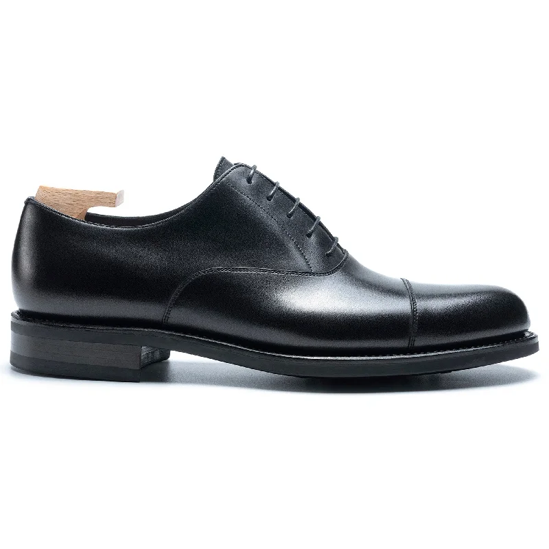 Men's Oxford shoes with a wingtip design and leather soleAdam