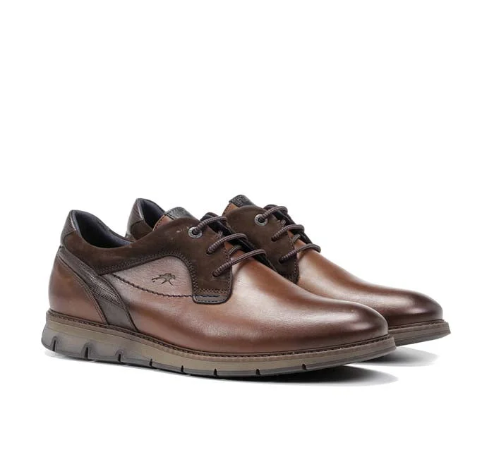 Men's Oxford shoes with a wingtip design and leather soleMens Fluchos Kiro in Camel