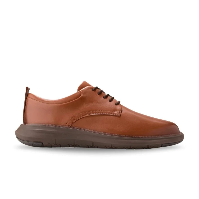 Men's Oxfords with a cap - toe design and a rubber heelCole Haan Men's Grand Remix - British Tan/Java