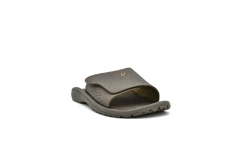 Men's sandals with a pointed toe for a stylish lookMen's sandals with a pointed toe for a stylish lookOLUKAI Nalu Slide