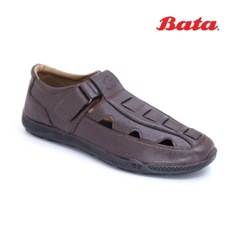 Men's sandals with a decorative buckle or charmMen's sandals with a decorative buckle or charmBata - Men