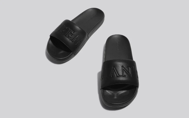 Men's sandals with a pointed toe for a stylish lookMen's sandals with a pointed toe for a stylish lookCushy Slides : Black