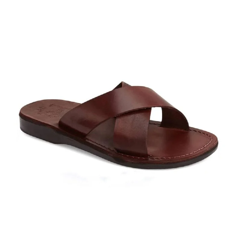 Men's sandals with a flexible sole for easy movementMen's sandals with a flexible sole for easy movementElan - Leather Cross Strap Sandal | Brown