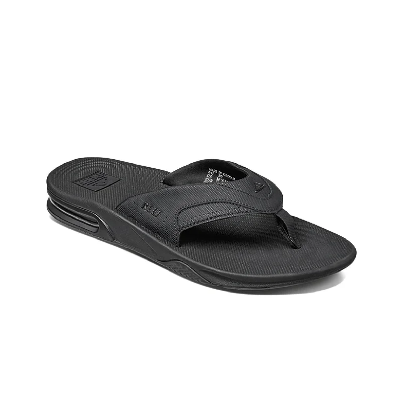 Men's sandals with a decorative buckle or charmMen's sandals with a decorative buckle or charmMens Fanning - All Black