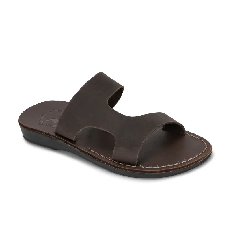 Men's sandals with a stretchy strap for a better fitMen's sandals with a stretchy strap for a better fitJune - Leather Side Strap Sandal | Brown Nubuck