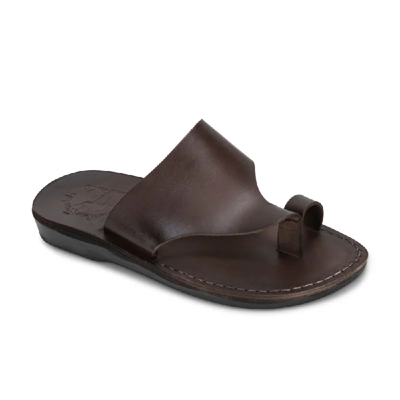 Men's sandals with a contrast stitching detailMen's sandals with a contrast stitching detailPetra - Leather Toe Strap Sandal | Brown