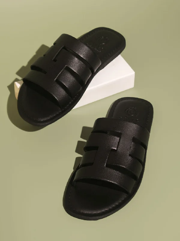 Men's sandals with a contrast stitching detailMen's sandals with a contrast stitching detailPrivo Black Strap Casual Sandal For Men