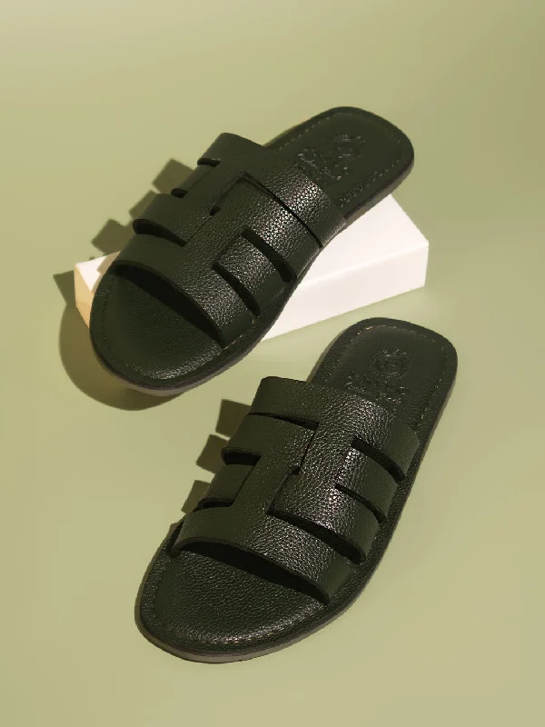 Men's sandals with a padded heelMen's sandals with a padded heelPrivo Green Strap Casual Sandal For Men