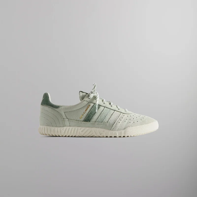 Men's classic white leather sneakers with black lacesKith Classics for adidas Originals Indoor Super - Gum