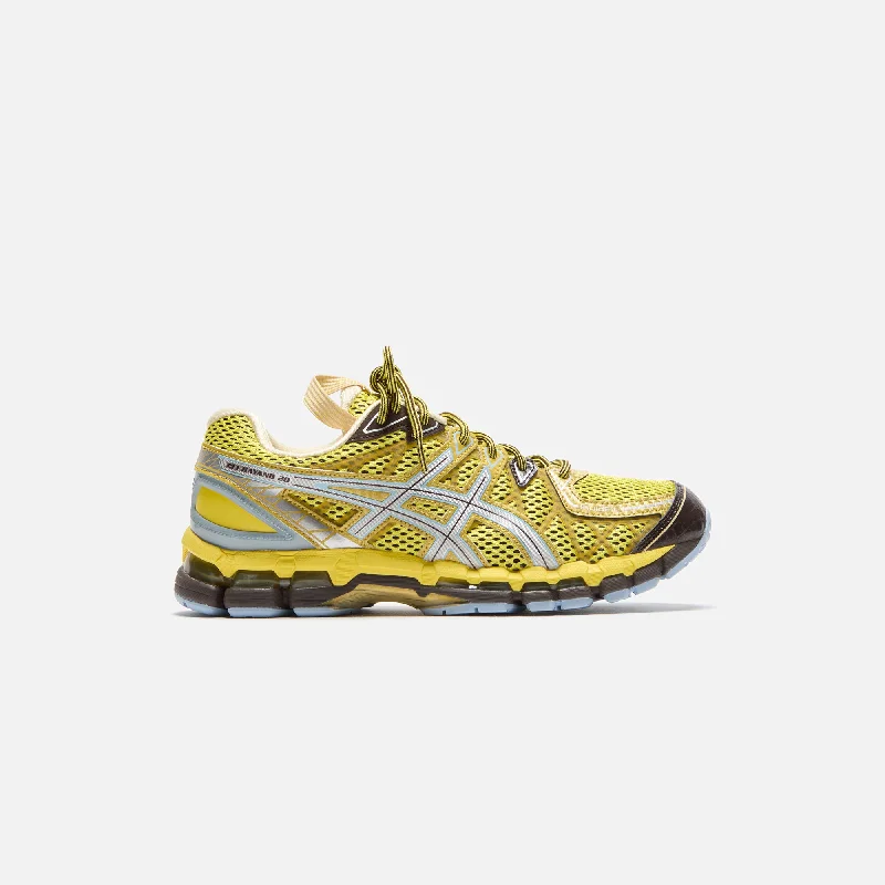 Men's casual leather sneakers with a distressed finishASICS UB-9S Gel-Kayano 20 - Vibrant Yellow / Pure Silver