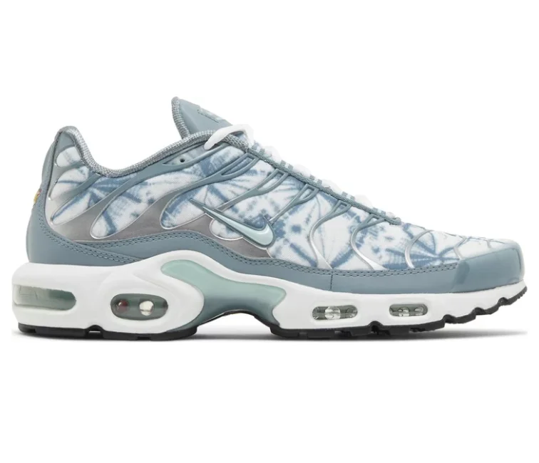 Men's low - top canvas sneakers with a floral printMen’s Nike Air Max Plus TN (Waterway)