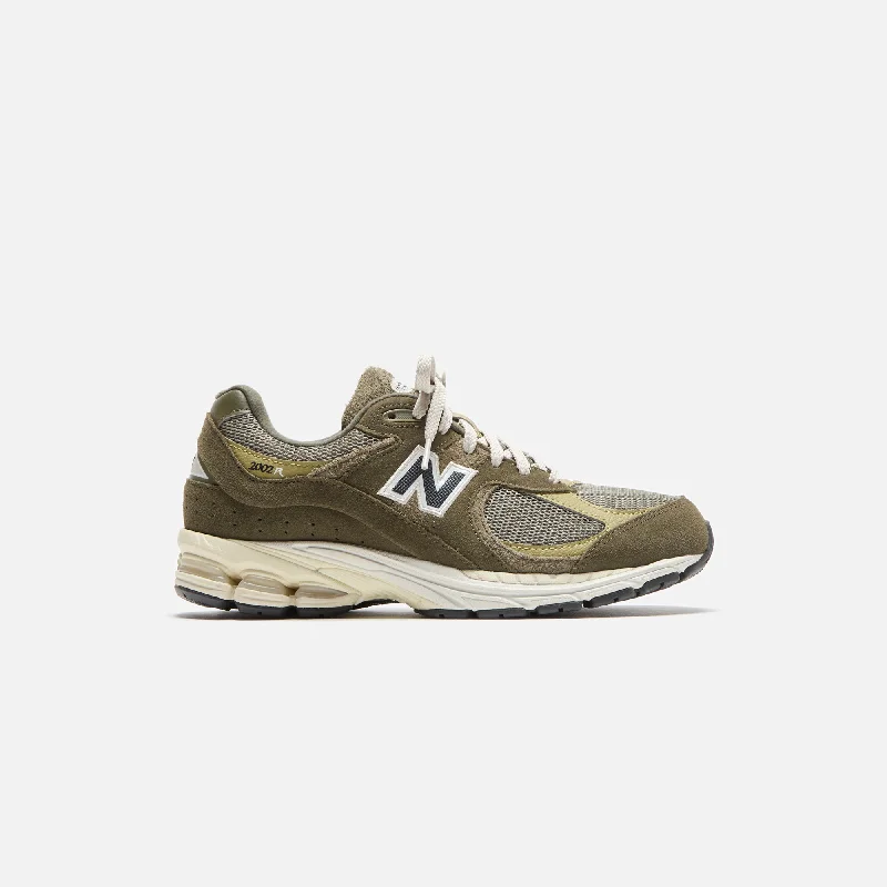 Men's narrow - width sneakers for a snug fitNew Balance 2002R - Green / Khaki