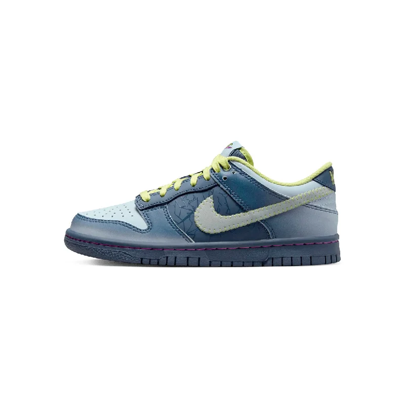 Men's chunky - sole sneakers for a trendy lookNike Dunk Low Halloween I Am Fearless (GS)