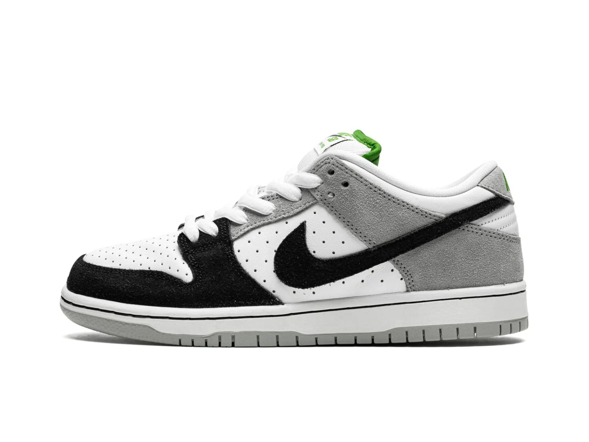 Men's slip - on sneakers with elastic side panelsNike Dunk Low SB "Chlorophyll"