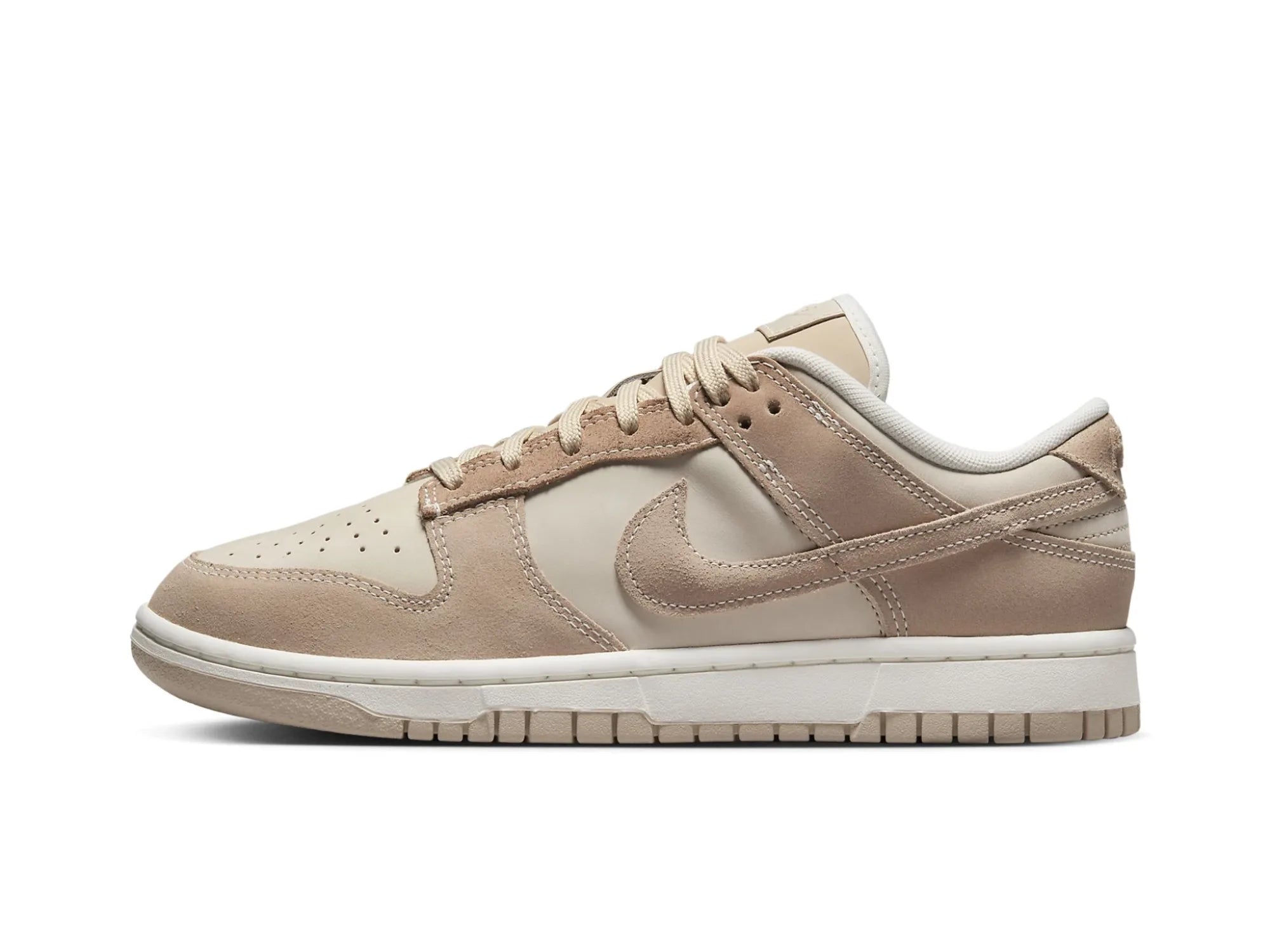 Men's waterproof hiking sneakers with a Gore - Tex liningNike Dunk Low SE "Sand Drift"