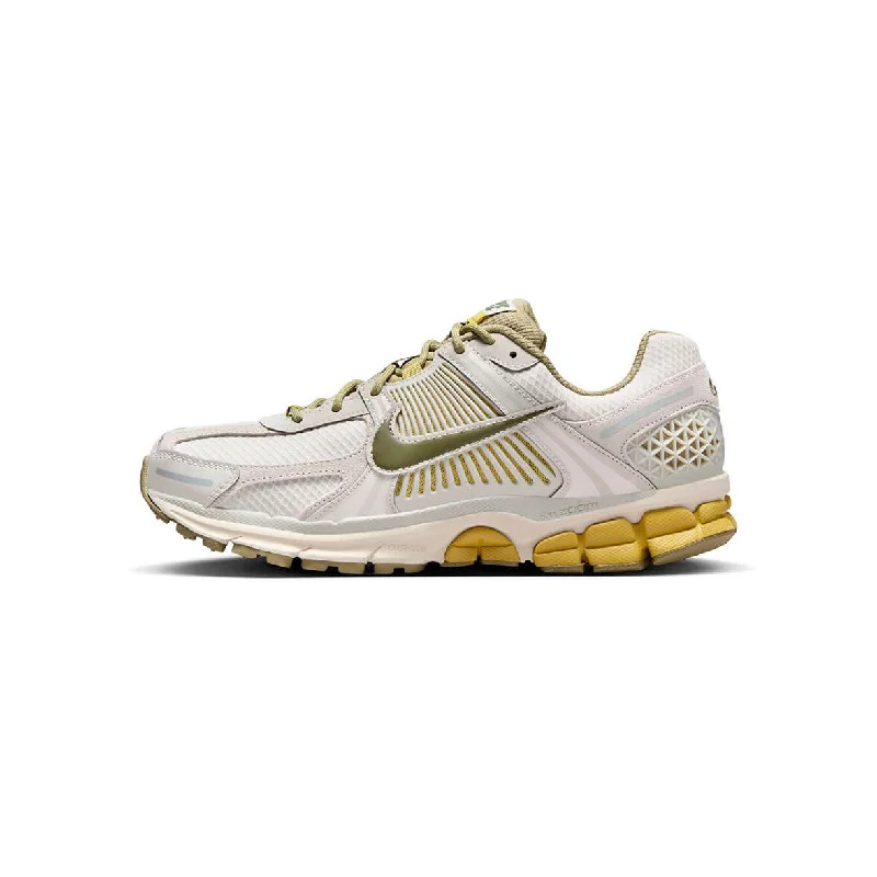 Men's neon - colored sneakers for a bold statementNike Zoom Vomero 5 Light Bone