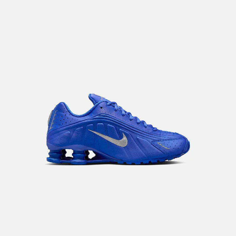 Men's leather - and - mesh combination sneakers for style and functionNike WMNS Shox R4 - Racer Blue / Metallic Silver / Phantom