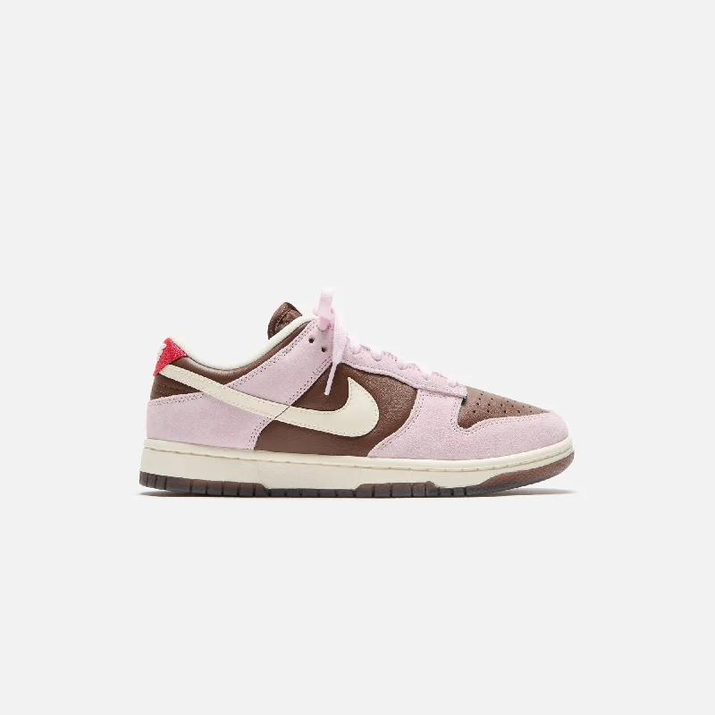 Men's athletic sneakers with a quick - dry liningNike WMNS Dunk Low - Cacao Wow / Pale Ivory / Pink Foam