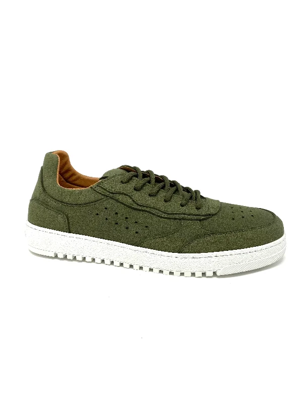 Men's waterproof hiking sneakers with a Gore - Tex liningSam Sneaker in Green from Novacas