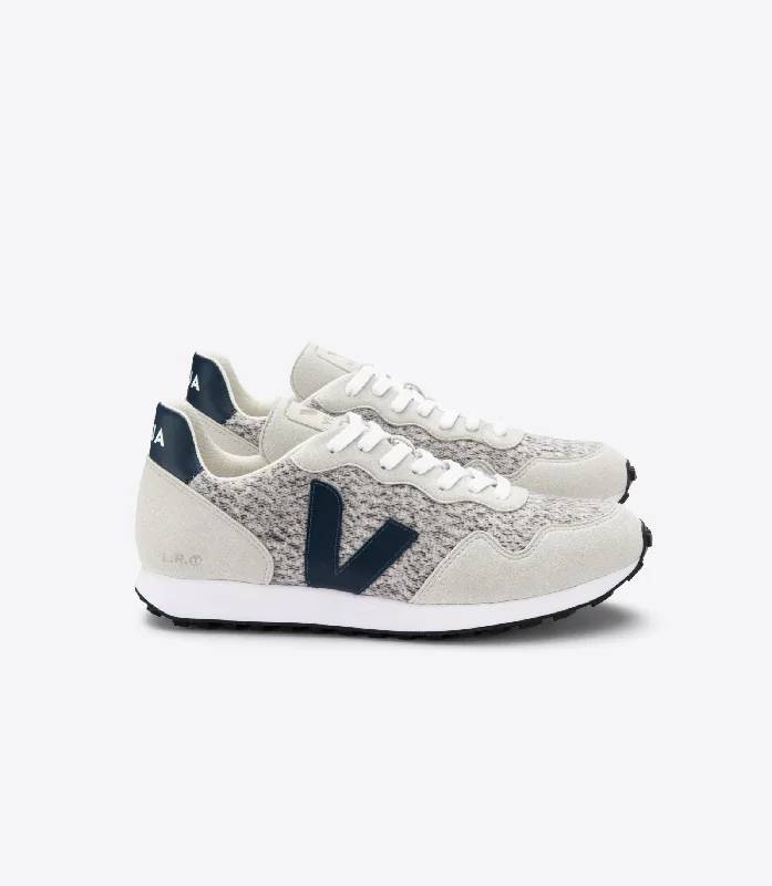 Men's soccer - inspired sneakers with a studded soleSDU Flannel in Snow Nautico from Veja